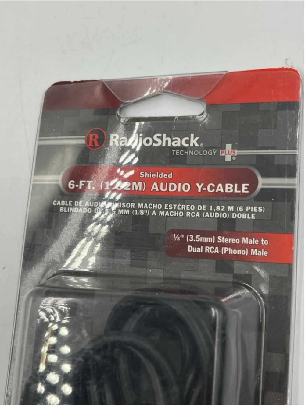 New RADIO SHACK shielded 6-Ft (1.82m) Gold-plated Audio Y-Cable 1/8